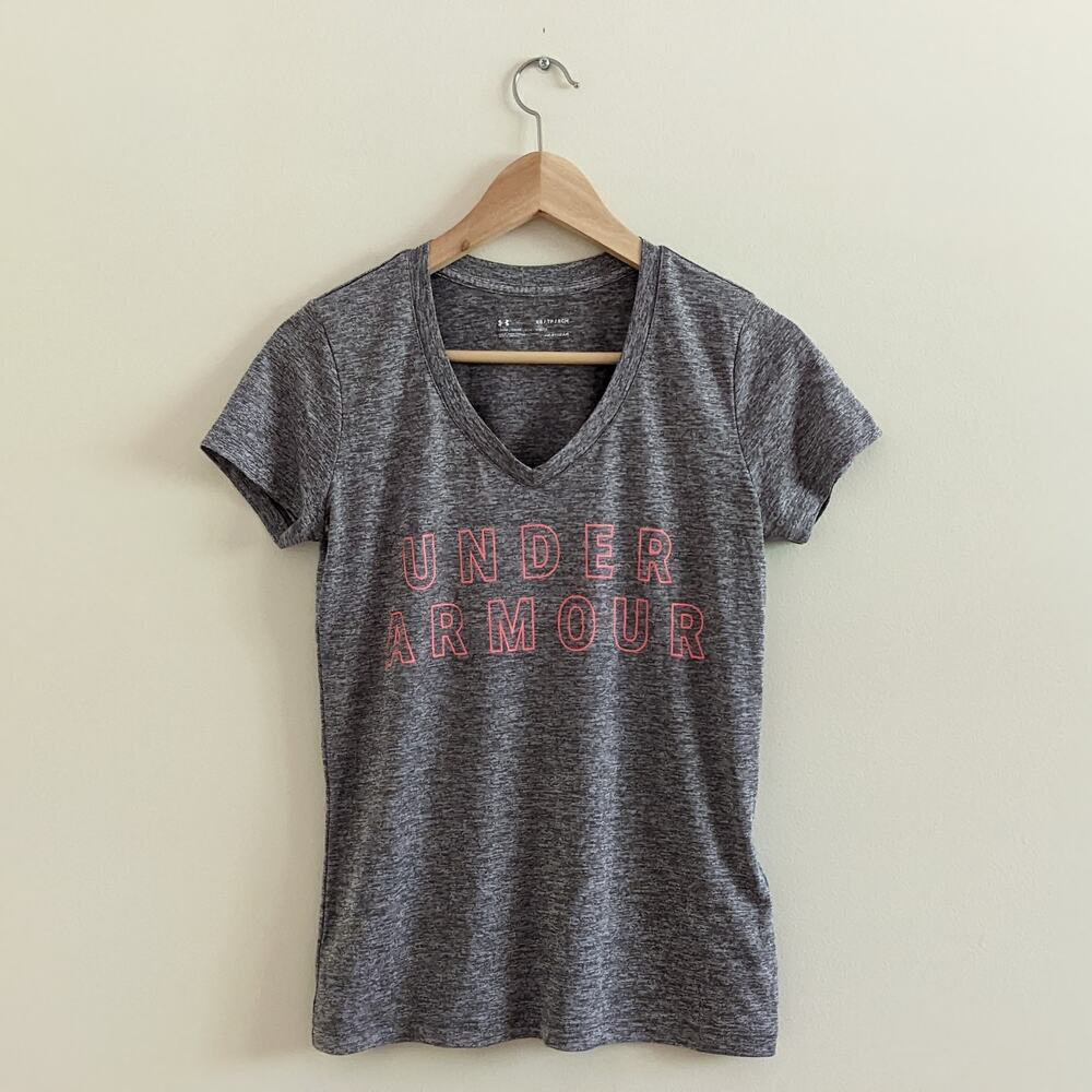 Under Armour Sz XS Loose Fit Gray V Neck Short Sleeve Tee Heatgear Pink Logo